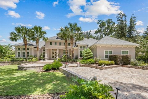 House in Gainesville, Florida 6 bedrooms, 461.45 sq.m. № 2218039