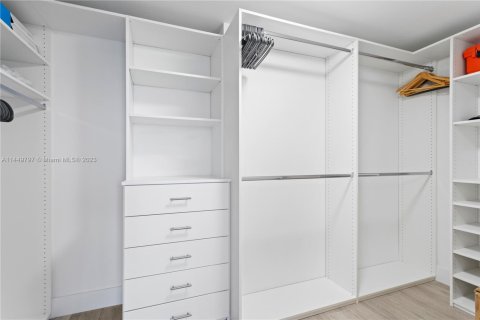 Condo in North Miami Beach, Florida, 3 bedrooms  № 1862360 - photo 11
