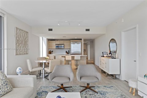 Condo in North Miami Beach, Florida, 3 bedrooms  № 1862360 - photo 2