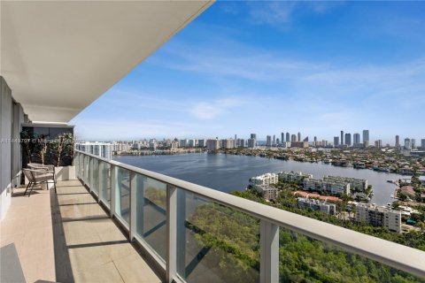 Condo in North Miami Beach, Florida, 3 bedrooms  № 1862360 - photo 16