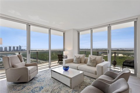 Condo in North Miami Beach, Florida, 3 bedrooms  № 1862360 - photo 1