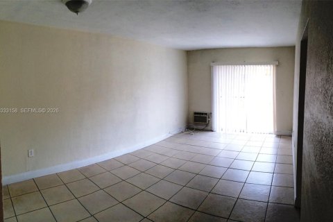 Condo in Miami, Florida, 1 bedroom № 2077460 - photo 8