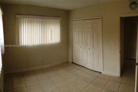 Condo in Miami, Florida, 1 bedroom № 2077460 - photo 6