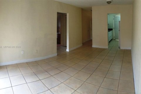 Condo in Miami, Florida, 1 bedroom № 2077460 - photo 9