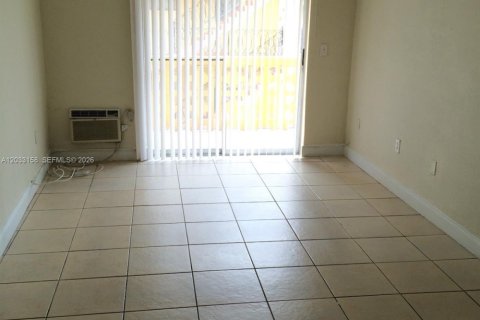 Condo in Miami, Florida, 1 bedroom № 2077460 - photo 11