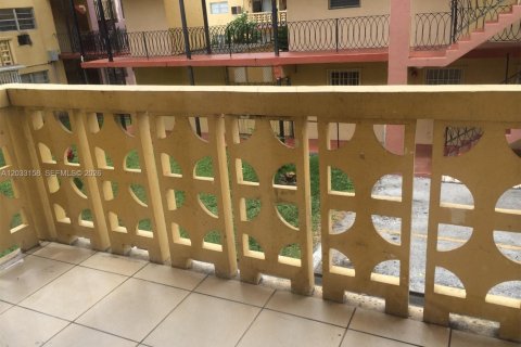 Condo in Miami, Florida, 1 bedroom № 2077460 - photo 4