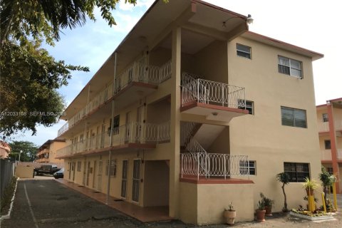 Condo in Miami, Florida, 1 bedroom  № 2077460