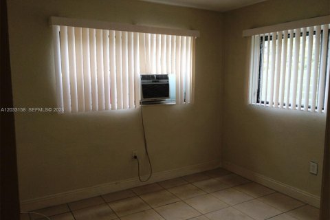 Condo in Miami, Florida, 1 bedroom № 2077460 - photo 3