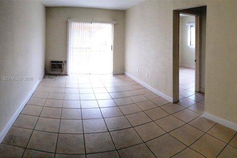 Condo in Miami, Florida, 1 bedroom № 2077460 - photo 12