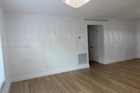Villa ou maison à louer à Fort Lauderdale, Floride: 3 chambres, 132.94 m2 № 1621662 - photo 13