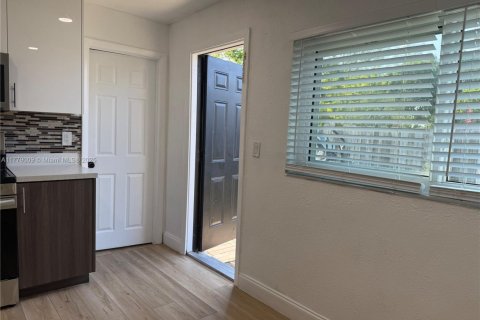 Villa ou maison à louer à Fort Lauderdale, Floride: 3 chambres, 132.94 m2 № 1621662 - photo 18