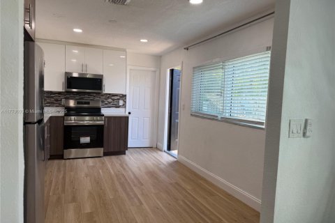 Villa ou maison à louer à Fort Lauderdale, Floride: 3 chambres, 132.94 m2 № 1621662 - photo 16