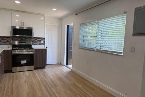 Villa ou maison à louer à Fort Lauderdale, Floride: 3 chambres, 132.94 m2 № 1621662 - photo 17