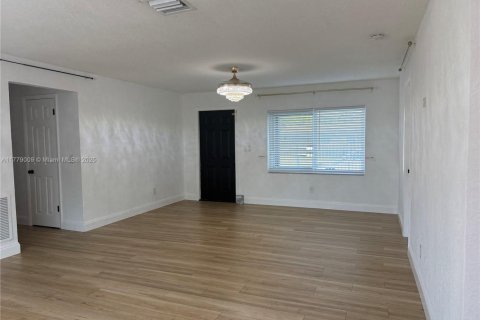 Villa ou maison à louer à Fort Lauderdale, Floride: 3 chambres, 132.94 m2 № 1621662 - photo 12