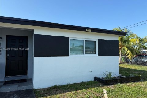 Villa ou maison à louer à Fort Lauderdale, Floride: 3 chambres, 132.94 m2 № 1621662 - photo 2