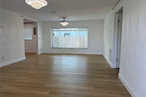 Villa ou maison à louer à Fort Lauderdale, Floride: 3 chambres, 132.94 m2 № 1621662 - photo 10