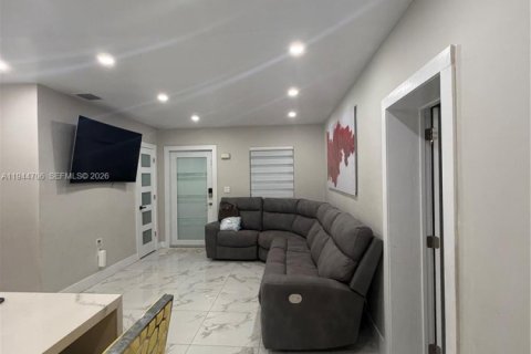 Villa ou maison à Miami Gardens, Floride 4 chambres, 142.14 m2 № 2001354