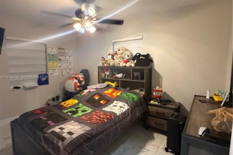 Villa ou maison à vendre à Miami Gardens, Floride: 4 chambres, 142.14 m2 № 2001354 - photo 12