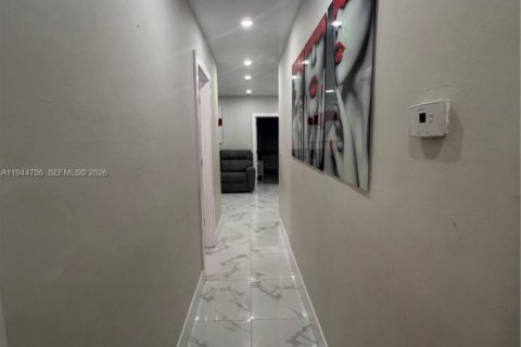 Villa ou maison à vendre à Miami Gardens, Floride: 4 chambres, 142.14 m2 № 2001354 - photo 11