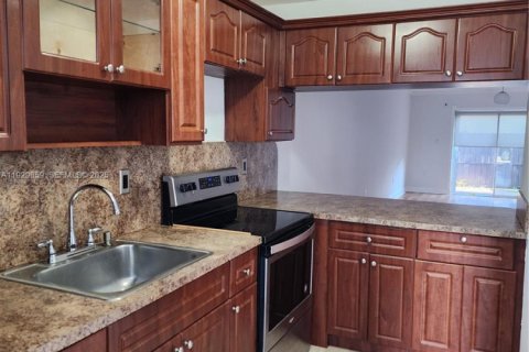 Снять в аренду кондоминиум в Суитуотер, Флорида 2 спальни, 104.05м2, № 1988832 - фото 5