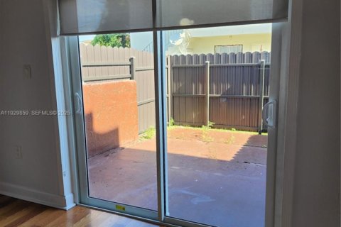 Снять в аренду кондоминиум в Суитуотер, Флорида 2 спальни, 104.05м2, № 1988832 - фото 7