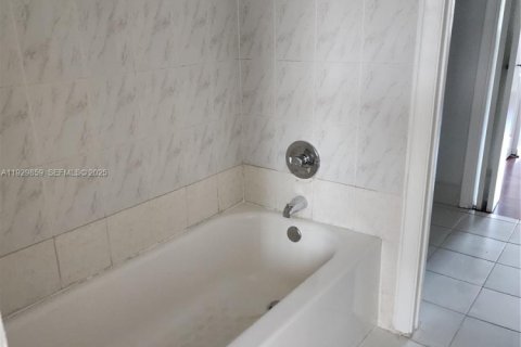 Снять в аренду кондоминиум в Суитуотер, Флорида 2 спальни, 104.05м2, № 1988832 - фото 11