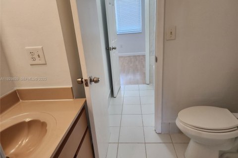 Снять в аренду кондоминиум в Суитуотер, Флорида 2 спальни, 104.05м2, № 1988832 - фото 12