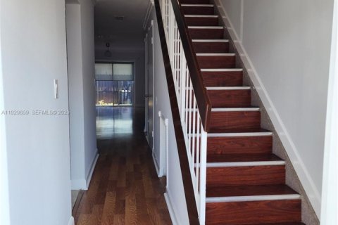 Снять в аренду кондоминиум в Суитуотер, Флорида 2 спальни, 104.05м2, № 1988832 - фото 3