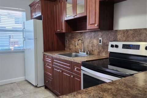 Снять в аренду кондоминиум в Суитуотер, Флорида 2 спальни, 104.05м2, № 1988832 - фото 4