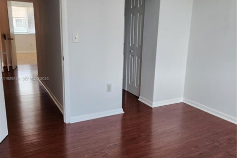 Снять в аренду кондоминиум в Суитуотер, Флорида 2 спальни, 104.05м2, № 1988832 - фото 13