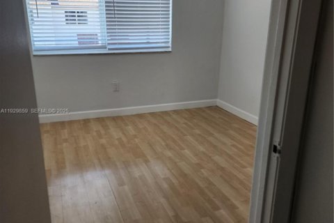 Снять в аренду кондоминиум в Суитуотер, Флорида 2 спальни, 104.05м2, № 1988832 - фото 10