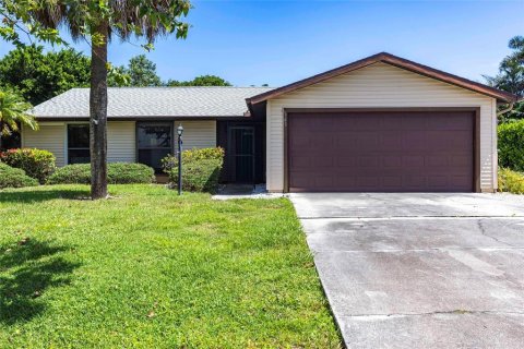 House in Naples, Florida 3 bedrooms, 144 sq.m. № 1851249 - photo 1