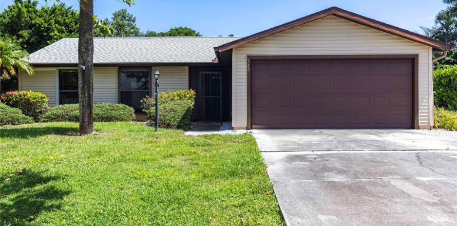 House in Naples, Florida 3 bedrooms, 144 sq.m. № 1851249