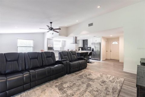 House in Naples, Florida 3 bedrooms, 144 sq.m. № 1851249 - photo 6