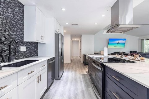 House in Naples, Florida 3 bedrooms, 144 sq.m. № 1851249 - photo 8