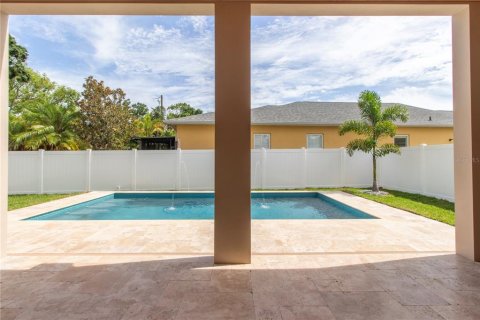 House in Tampa, Florida 4 bedrooms, 263.29 sq.m. № 1813150 - photo 9