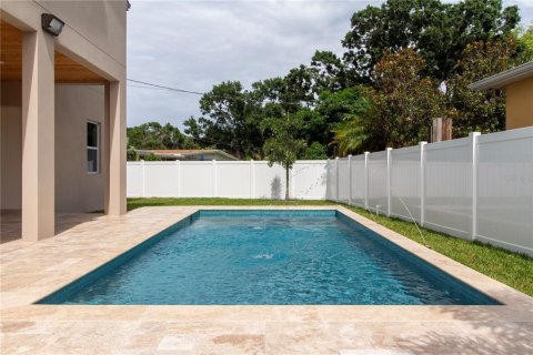 House in Tampa, Florida 4 bedrooms, 263.29 sq.m. № 1813150 - photo 11