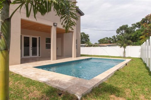 House in Tampa, Florida 4 bedrooms, 263.29 sq.m. № 1813150 - photo 13