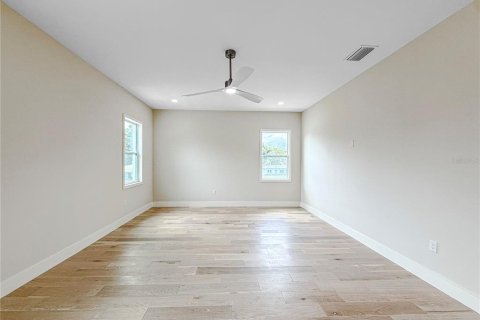 House in Tampa, Florida 4 bedrooms, 263.29 sq.m. № 1813150 - photo 25