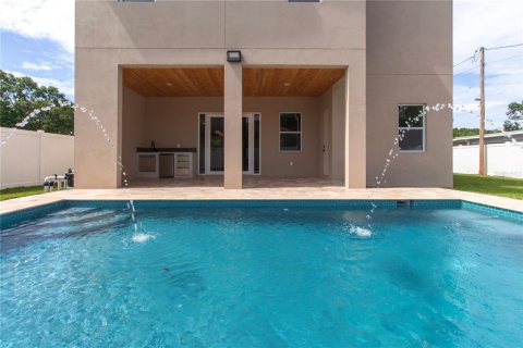House in Tampa, Florida 4 bedrooms, 263.29 sq.m. № 1813150 - photo 16