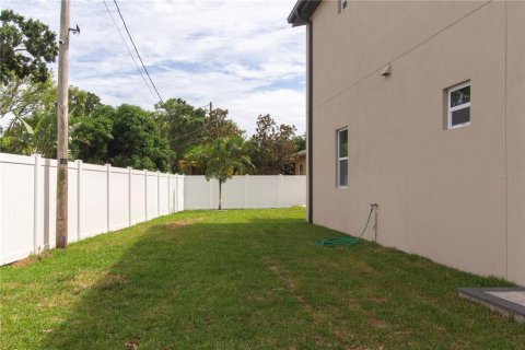 House in Tampa, Florida 4 bedrooms, 263.29 sq.m. № 1813150 - photo 8
