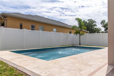 House in Tampa, Florida 4 bedrooms, 263.29 sq.m. № 1813150 - photo 12