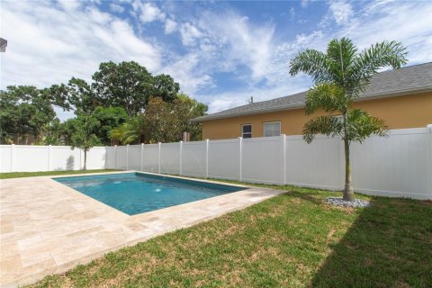 House in Tampa, Florida 4 bedrooms, 263.29 sq.m. № 1813150 - photo 14
