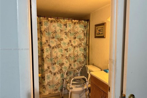 Condo in Hialeah, Florida, 2 bedrooms  № 2068439 - photo 7
