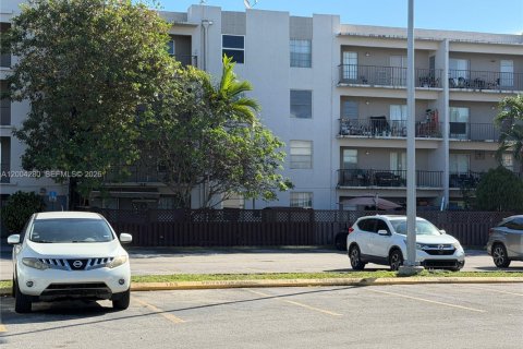 Condo in Hialeah, Florida, 2 bedrooms  № 2068439