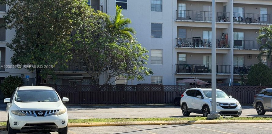 Condo in Hialeah, Florida, 2 bedrooms  № 2068439