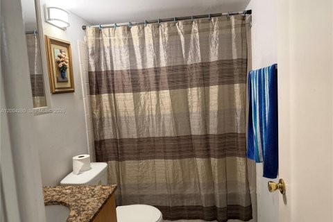 Condo in Hialeah, Florida, 2 bedrooms  № 2068439 - photo 8