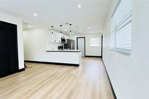 Villa ou maison à louer à Tampa, Floride: 3 chambres, 92.44 m2 № 2398877 - photo 4