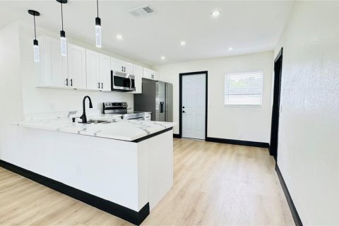 Villa ou maison à louer à Tampa, Floride: 3 chambres, 92.44 m2 № 2398877 - photo 5