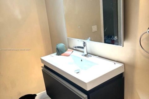 Condo in Sunny Isles Beach, Florida, 1 bedroom  № 1694966 - photo 20